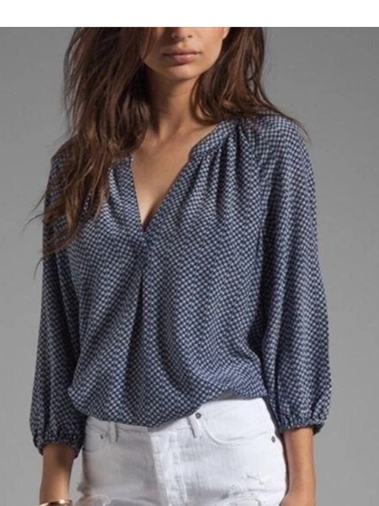 Joie Tops - Joie silk  gray  Printed V-Neck Gathered 3/4 sleeve Blouse size M